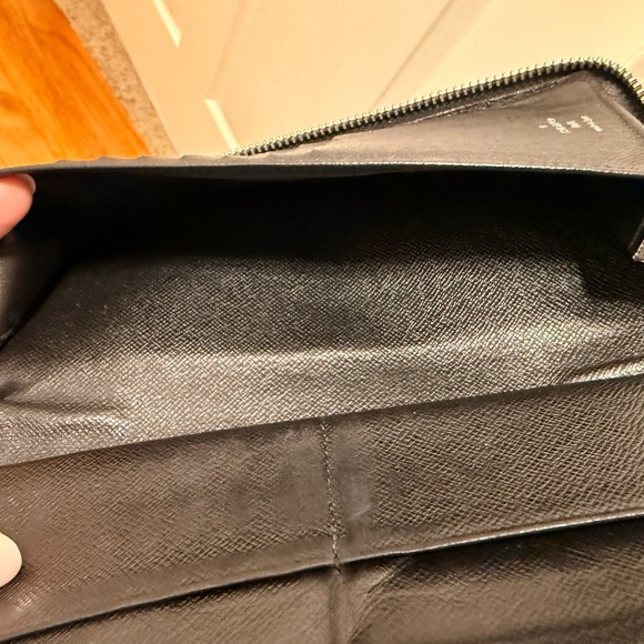 Authentic Louis Vuitton - Damier Graphite Zippy Wallet - Picture 14 of 16